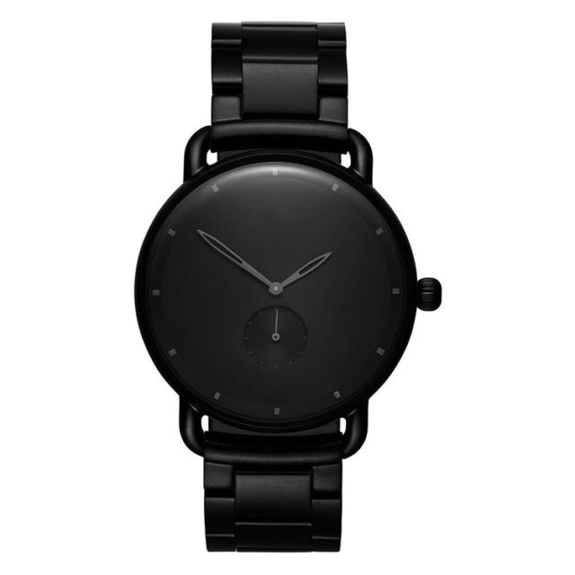 reloj con pulsera de metal negro